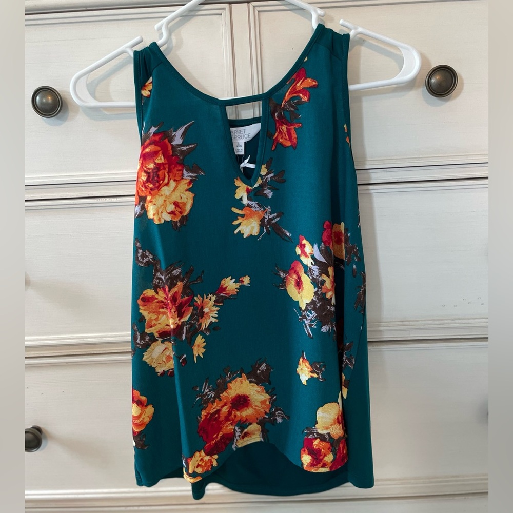*stitch fix exclusive* NWT Floral tank blouse